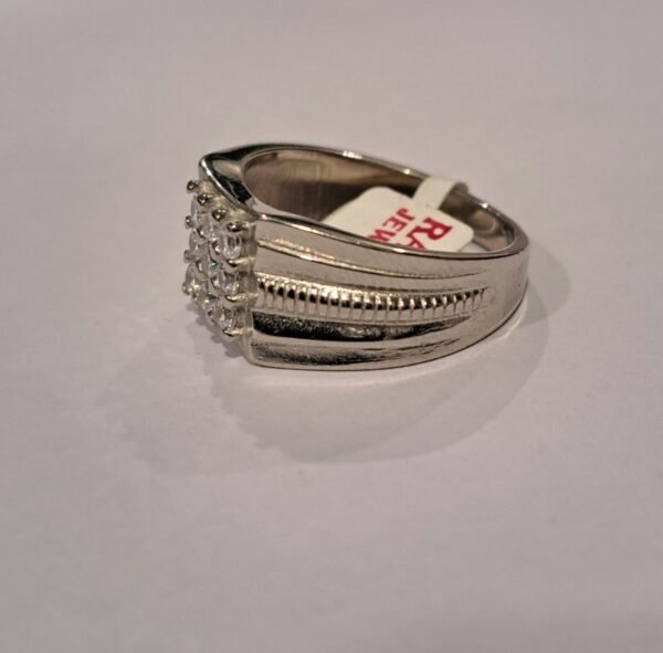 925 Sterling Silver Ring With Artificial Round Cut Diamonds - Image 4