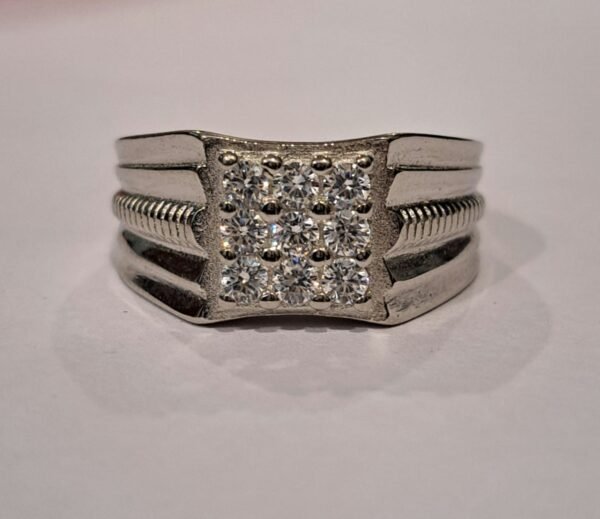 925 Sterling Silver Ring With Artificial Round Cut Diamonds